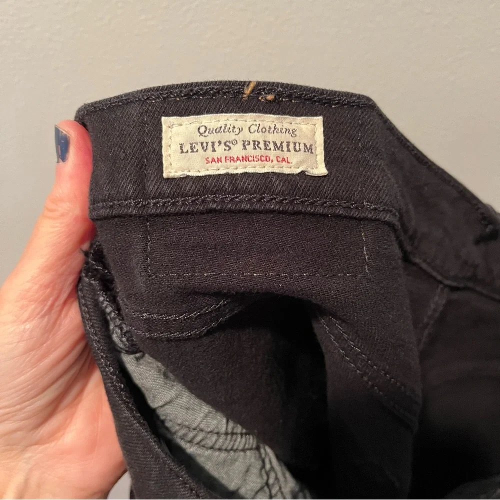 Levis shorter waist 27
